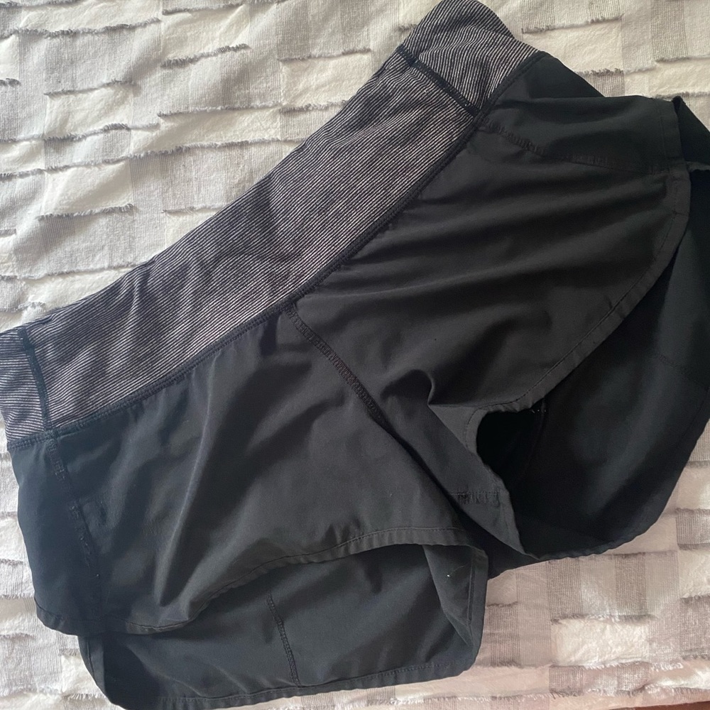 Size 6 lululemon shorts